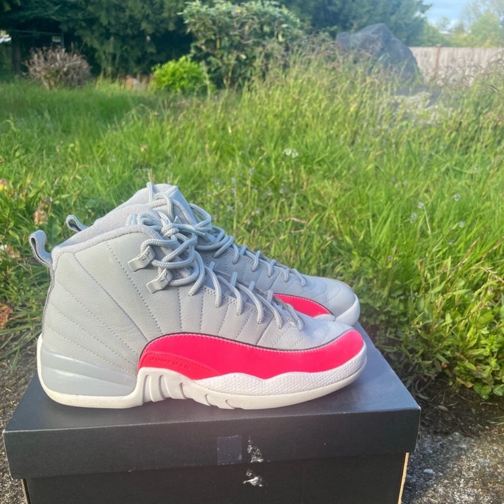 i am selling the “Wolf Grey” jordan 11